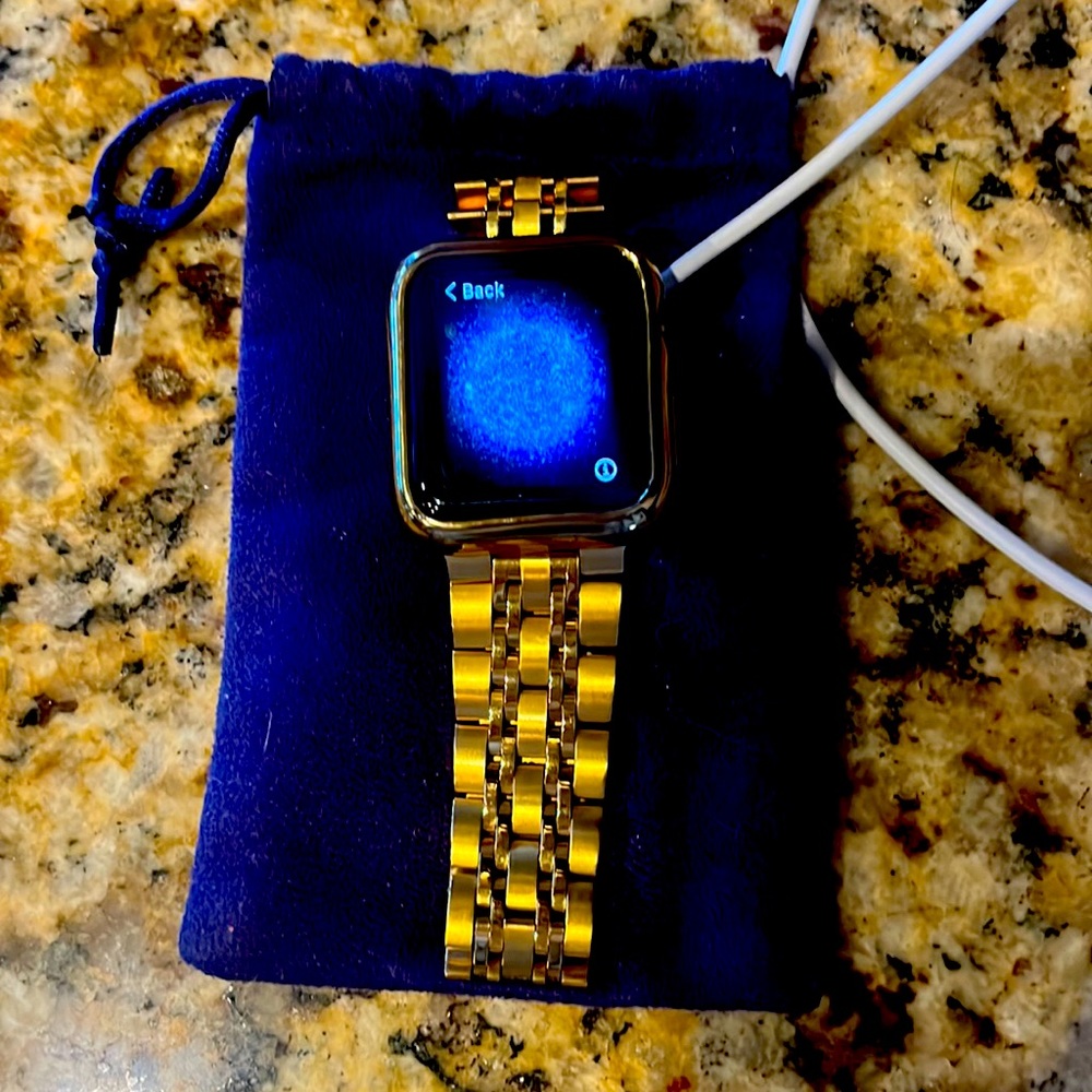 Apple Series 3 38mm Watch w/ charger.